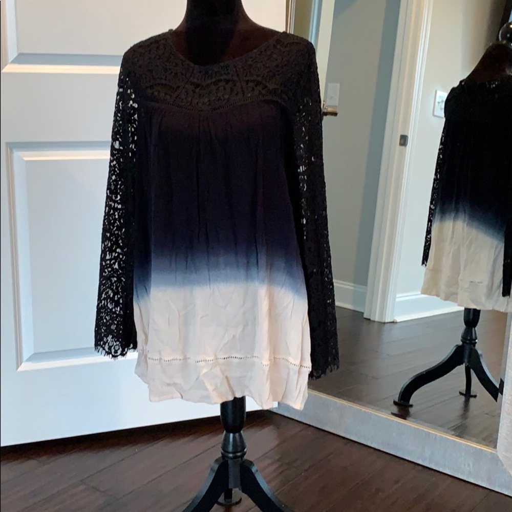 Lace sleeve dress